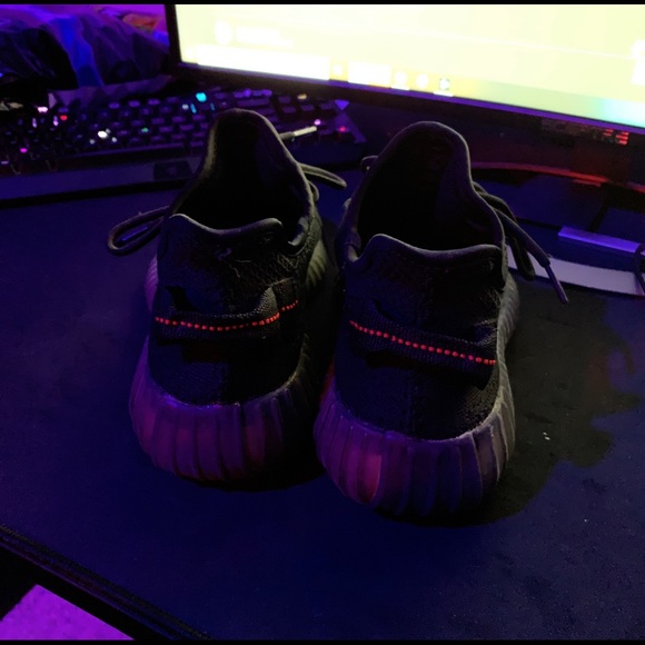 Yeezy 350 v2 bred - Picture 2 of 3